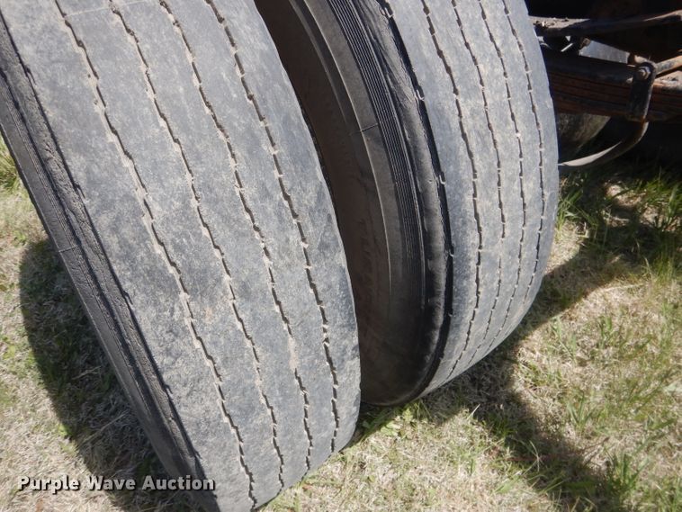 image for item FI9056 1991 Ford F700  truck cab and chassis