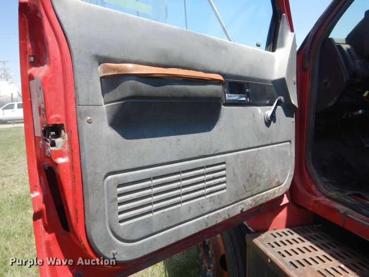 image for item FI9057 1991 Chevrolet Kodiak C6500  truck cab and chassis