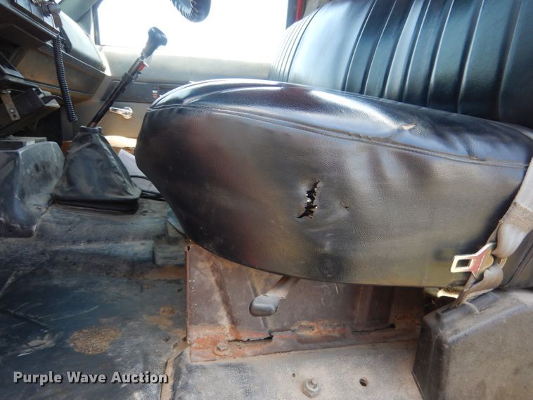 image for item FI9057 1991 Chevrolet Kodiak C6500  truck cab and chassis