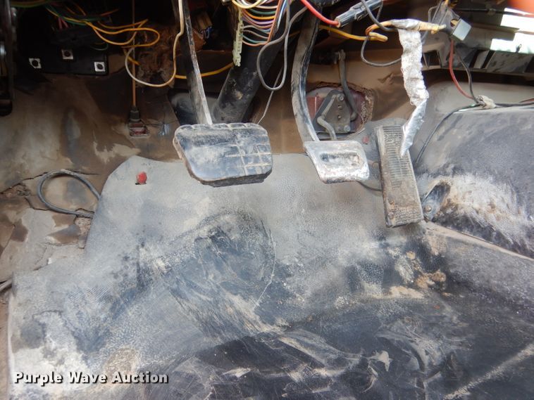 image for item FI9057 1991 Chevrolet Kodiak C6500  truck cab and chassis