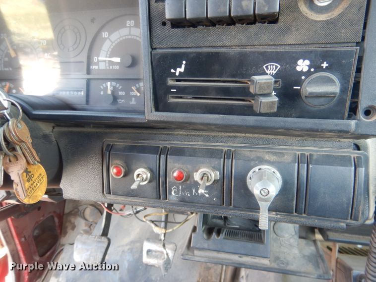 image for item FI9057 1991 Chevrolet Kodiak C6500  truck cab and chassis