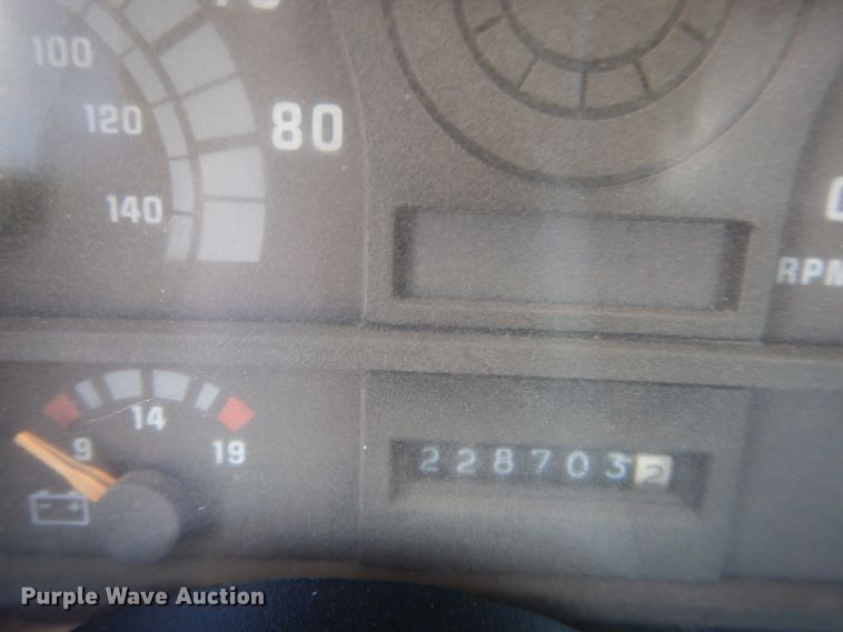 image for item FI9057 1991 Chevrolet Kodiak C6500  truck cab and chassis