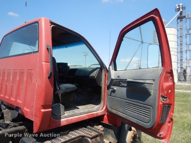 image for item FI9057 1991 Chevrolet Kodiak C6500  truck cab and chassis