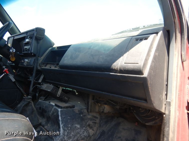 image for item FI9057 1991 Chevrolet Kodiak C6500  truck cab and chassis