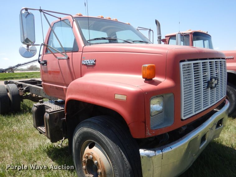 image for item FI9057 1991 Chevrolet Kodiak C6500  truck cab and chassis