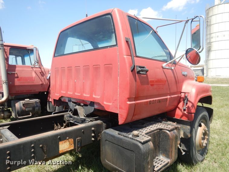 image for item FI9057 1991 Chevrolet Kodiak C6500  truck cab and chassis