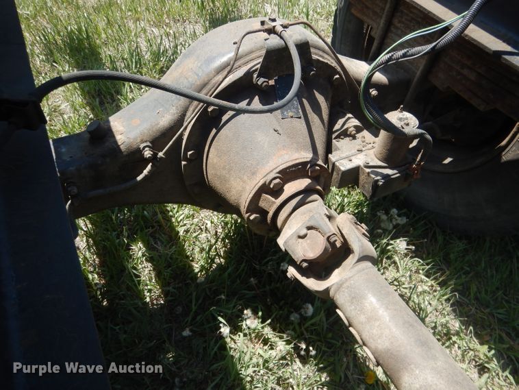 image for item FI9057 1991 Chevrolet Kodiak C6500  truck cab and chassis