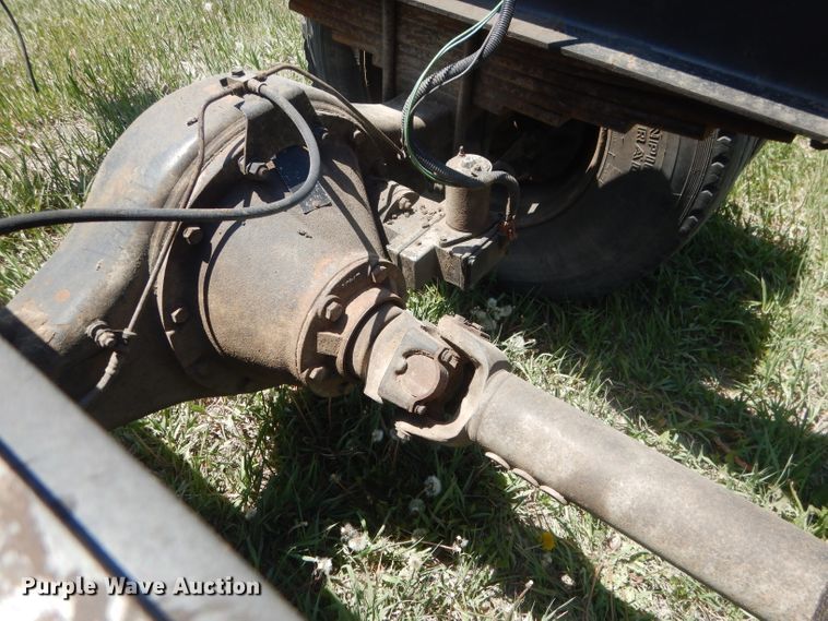 image for item FI9057 1991 Chevrolet Kodiak C6500  truck cab and chassis