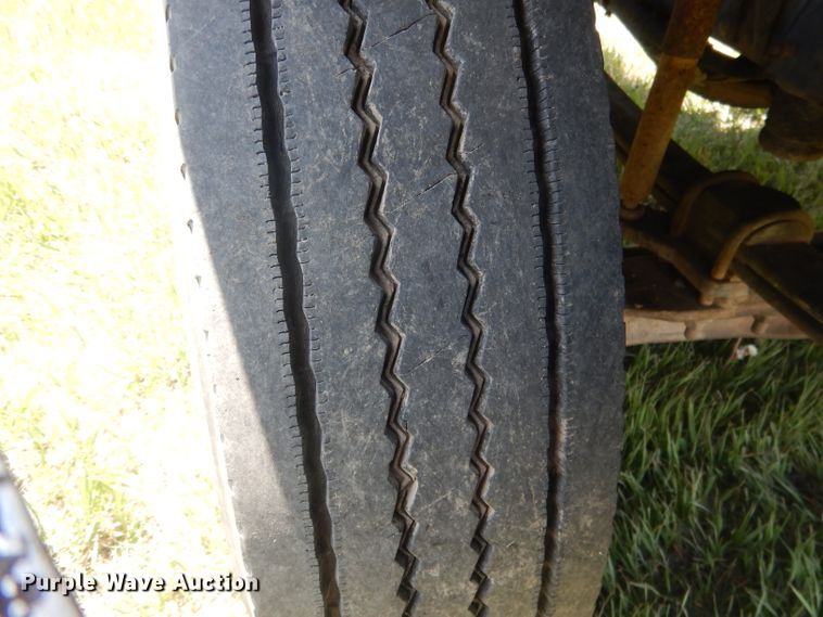 image for item FI9057 1991 Chevrolet Kodiak C6500  truck cab and chassis