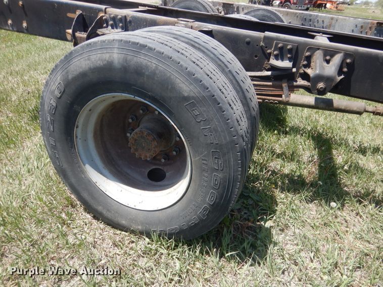 image for item FI9057 1991 Chevrolet Kodiak C6500  truck cab and chassis