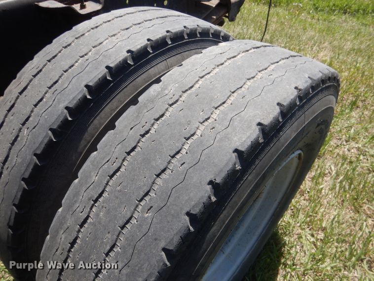 image for item FI9057 1991 Chevrolet Kodiak C6500  truck cab and chassis