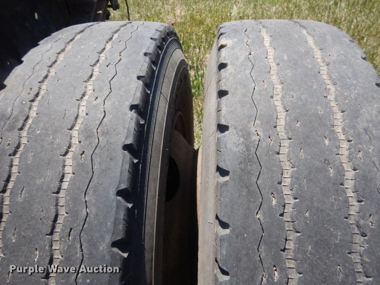 image for item FI9057 1991 Chevrolet Kodiak C6500  truck cab and chassis