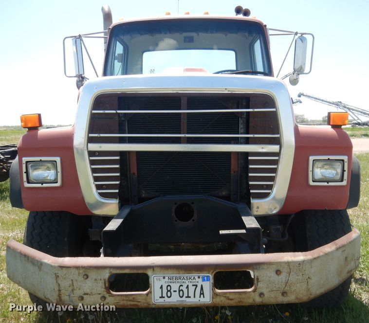 image for item FI9058 1989 Ford LT9000  truck cab and chassis