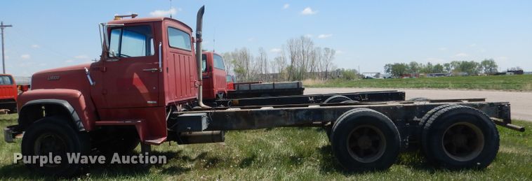 image for item FI9058 1989 Ford LT9000  truck cab and chassis