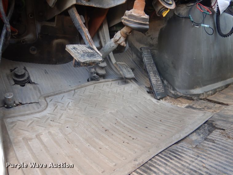 image for item FI9058 1989 Ford LT9000  truck cab and chassis