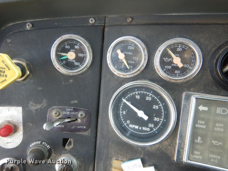 image for item FI9058 1989 Ford LT9000  truck cab and chassis