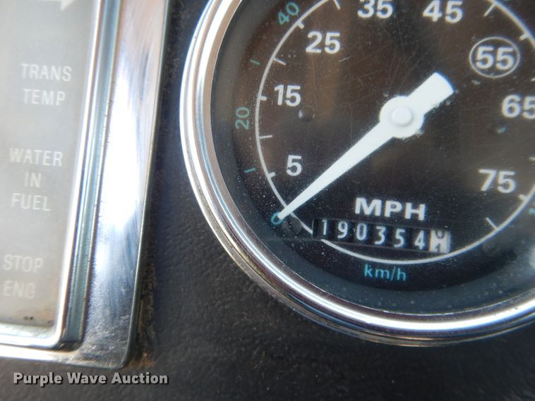 image for item FI9058 1989 Ford LT9000  truck cab and chassis