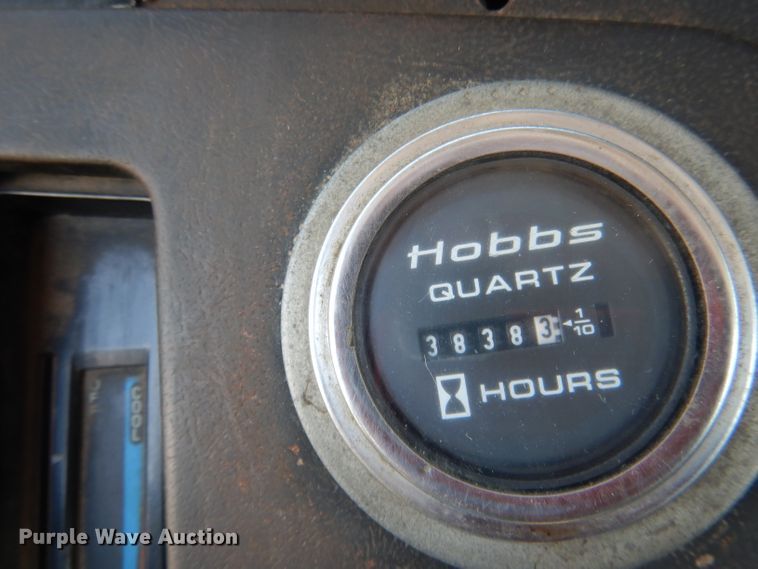 image for item FI9058 1989 Ford LT9000  truck cab and chassis