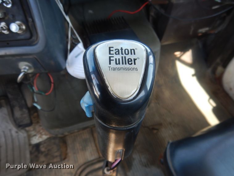 image for item FI9058 1989 Ford LT9000  truck cab and chassis