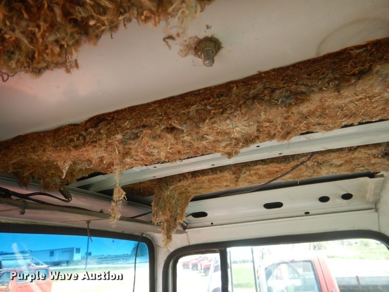 image for item FI9058 1989 Ford LT9000  truck cab and chassis