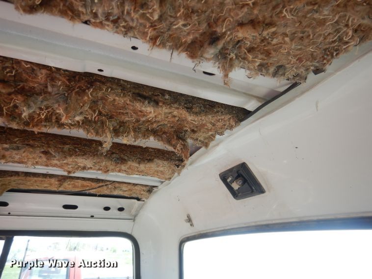 image for item FI9058 1989 Ford LT9000  truck cab and chassis