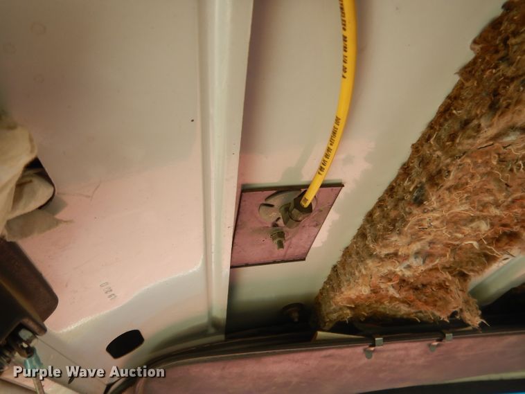 image for item FI9058 1989 Ford LT9000  truck cab and chassis