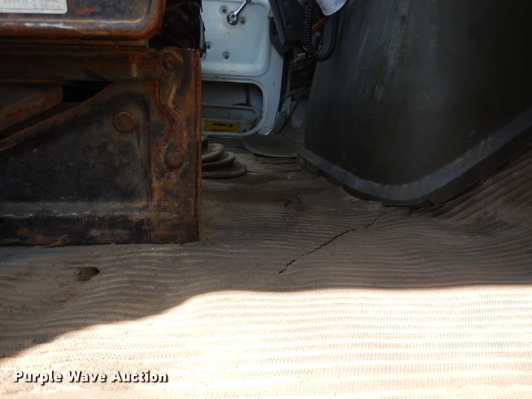 image for item FI9058 1989 Ford LT9000  truck cab and chassis