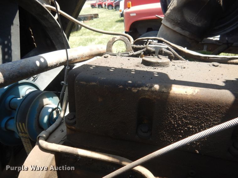 image for item FI9058 1989 Ford LT9000  truck cab and chassis