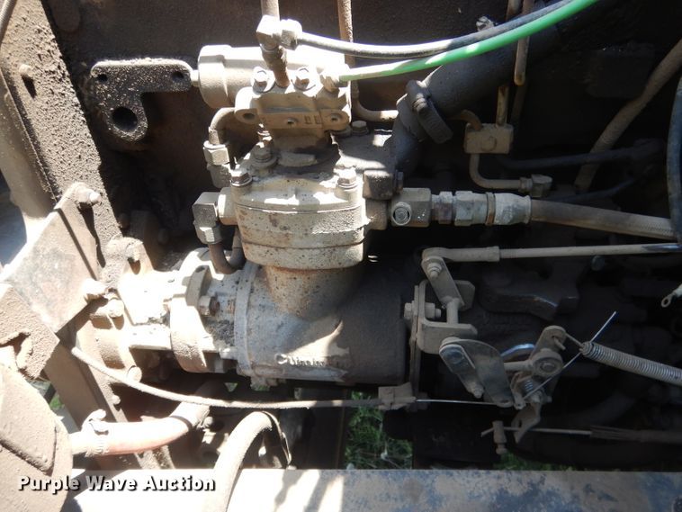 image for item FI9058 1989 Ford LT9000  truck cab and chassis