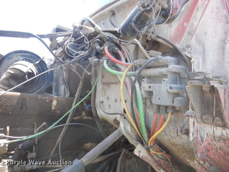 image for item FI9058 1989 Ford LT9000  truck cab and chassis