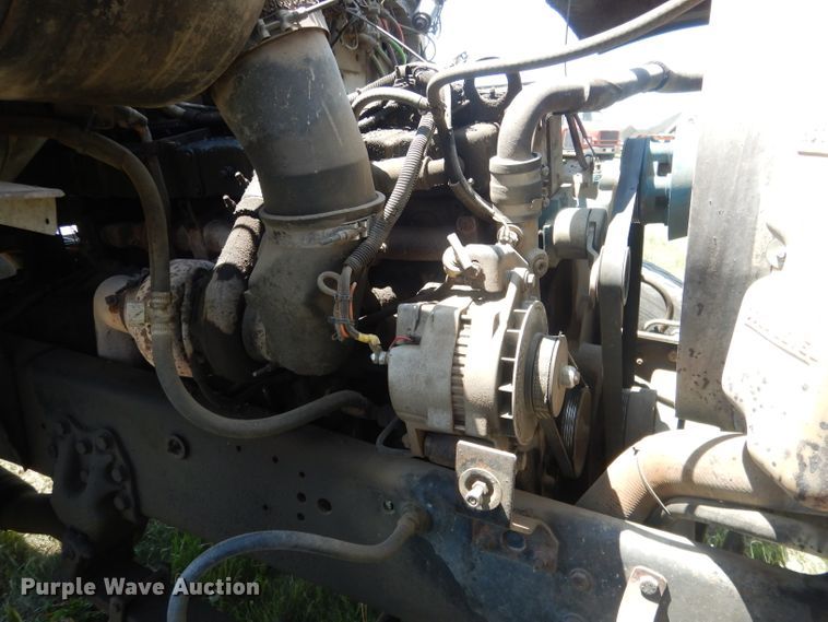 image for item FI9058 1989 Ford LT9000  truck cab and chassis