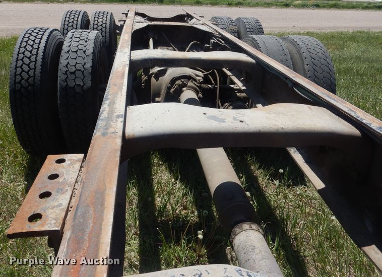 image for item FI9058 1989 Ford LT9000  truck cab and chassis