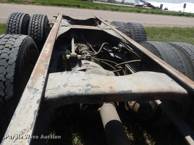 image for item FI9058 1989 Ford LT9000  truck cab and chassis