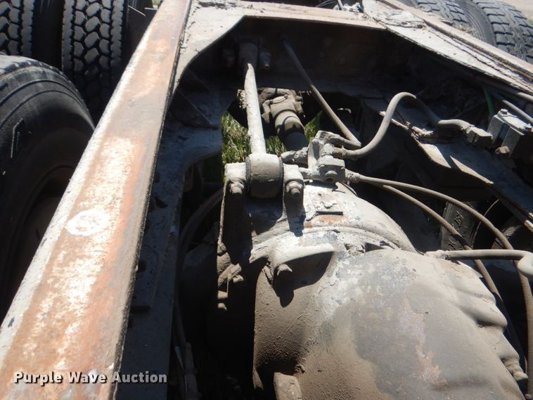 image for item FI9058 1989 Ford LT9000  truck cab and chassis