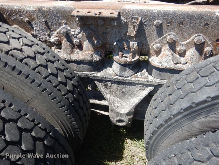 image for item FI9058 1989 Ford LT9000  truck cab and chassis