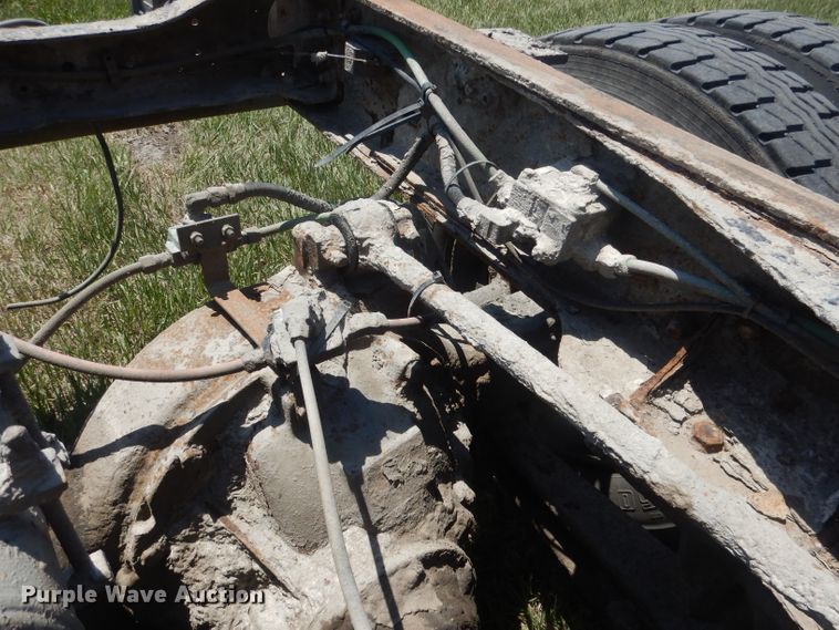 image for item FI9058 1989 Ford LT9000  truck cab and chassis