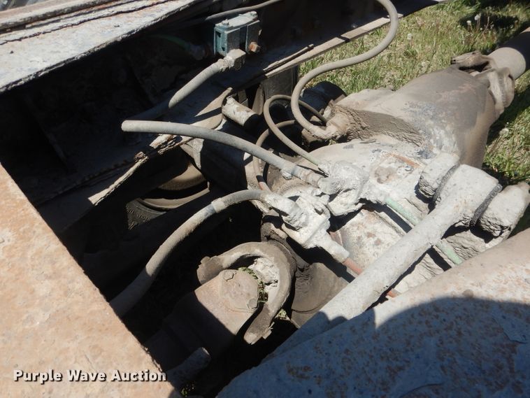 image for item FI9058 1989 Ford LT9000  truck cab and chassis