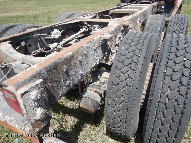 image for item FI9058 1989 Ford LT9000  truck cab and chassis