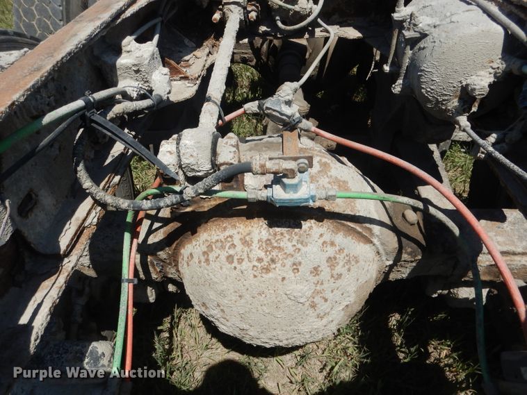 image for item FI9058 1989 Ford LT9000  truck cab and chassis