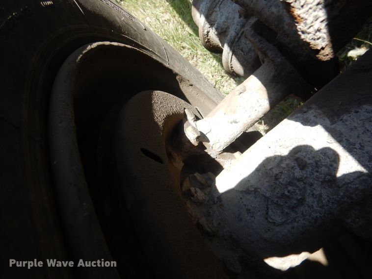 image for item FI9058 1989 Ford LT9000  truck cab and chassis