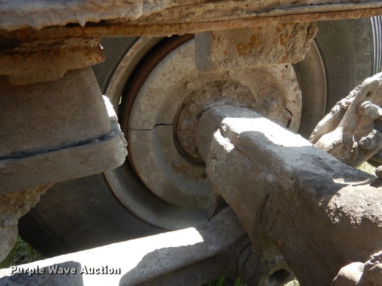 image for item FI9058 1989 Ford LT9000  truck cab and chassis