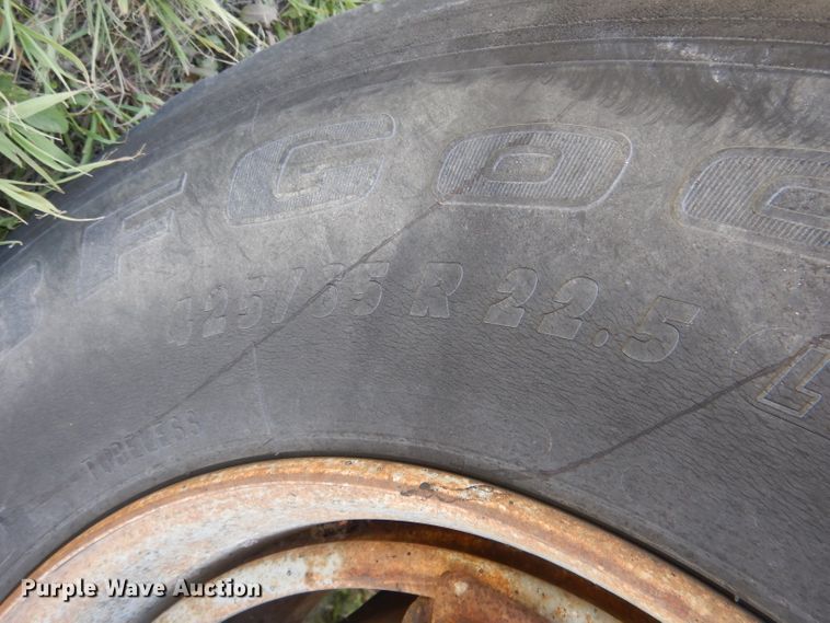 image for item FI9058 1989 Ford LT9000  truck cab and chassis