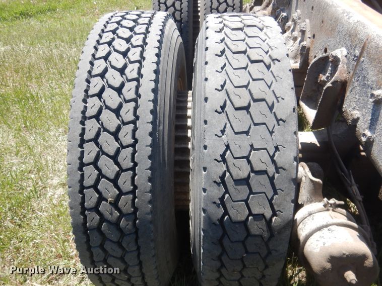 image for item FI9058 1989 Ford LT9000  truck cab and chassis