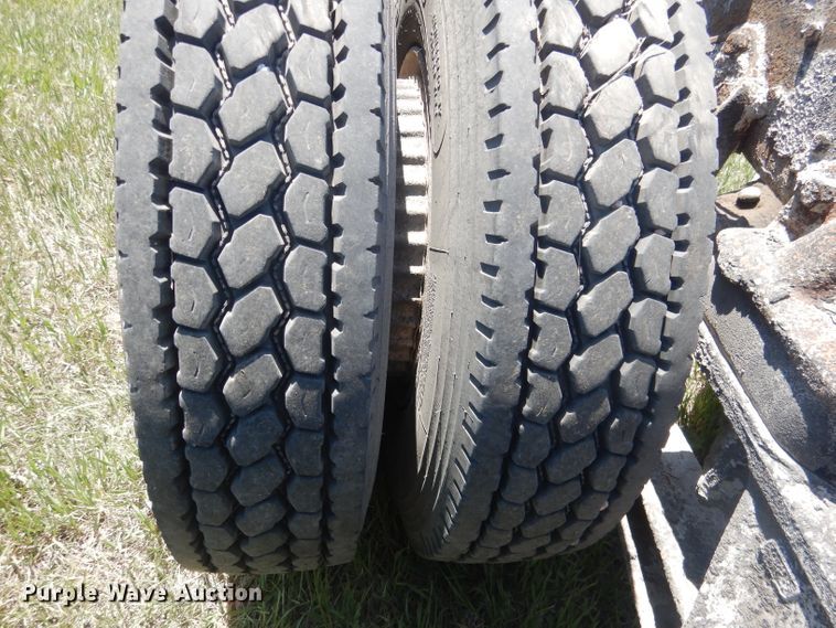 image for item FI9058 1989 Ford LT9000  truck cab and chassis