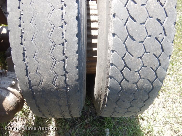 image for item FI9058 1989 Ford LT9000  truck cab and chassis