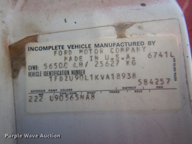 image for item FI9058 1989 Ford LT9000  truck cab and chassis