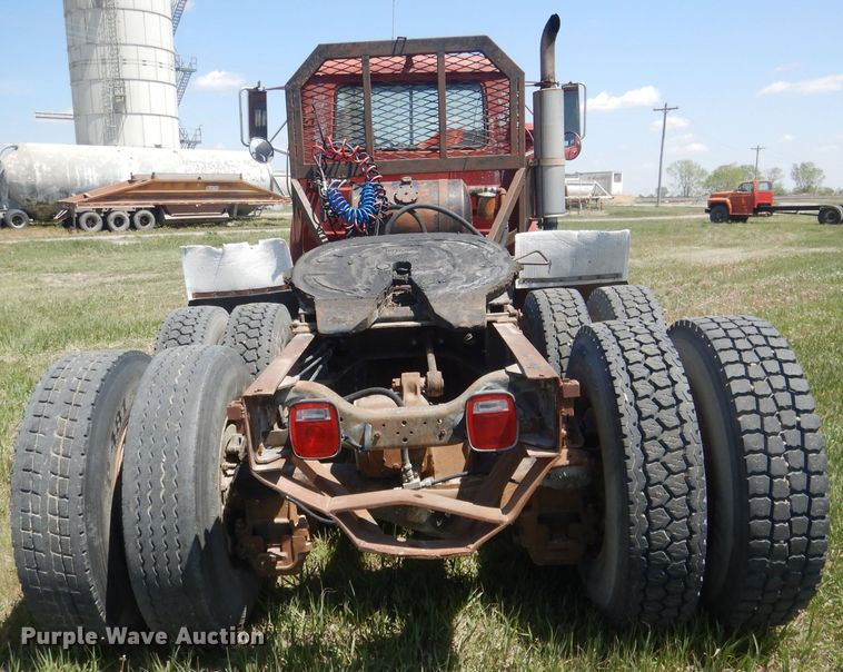 image for item FI9059 1984 Mack R686ST  semi truck