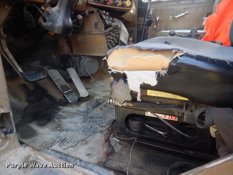 image for item FI9059 1984 Mack R686ST  semi truck