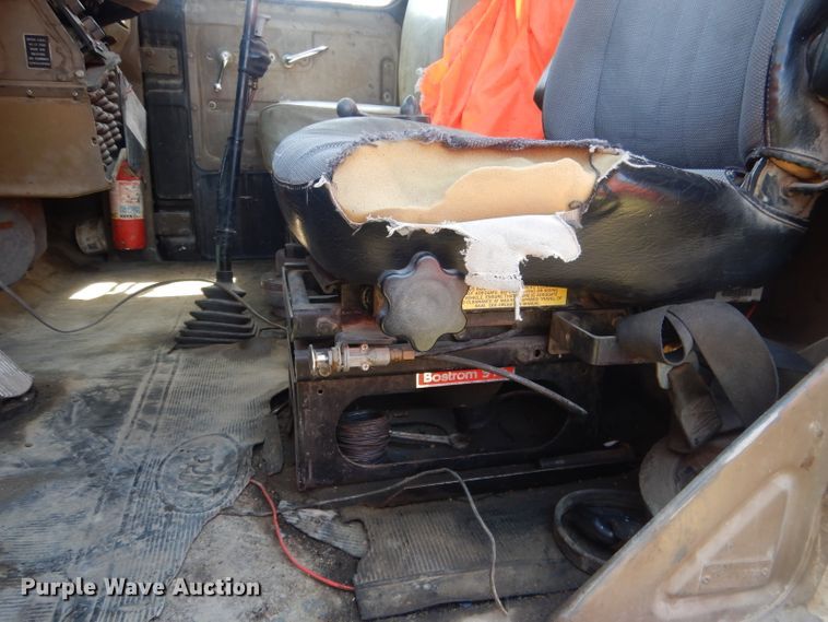 image for item FI9059 1984 Mack R686ST  semi truck