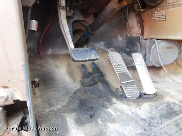 image for item FI9059 1984 Mack R686ST  semi truck